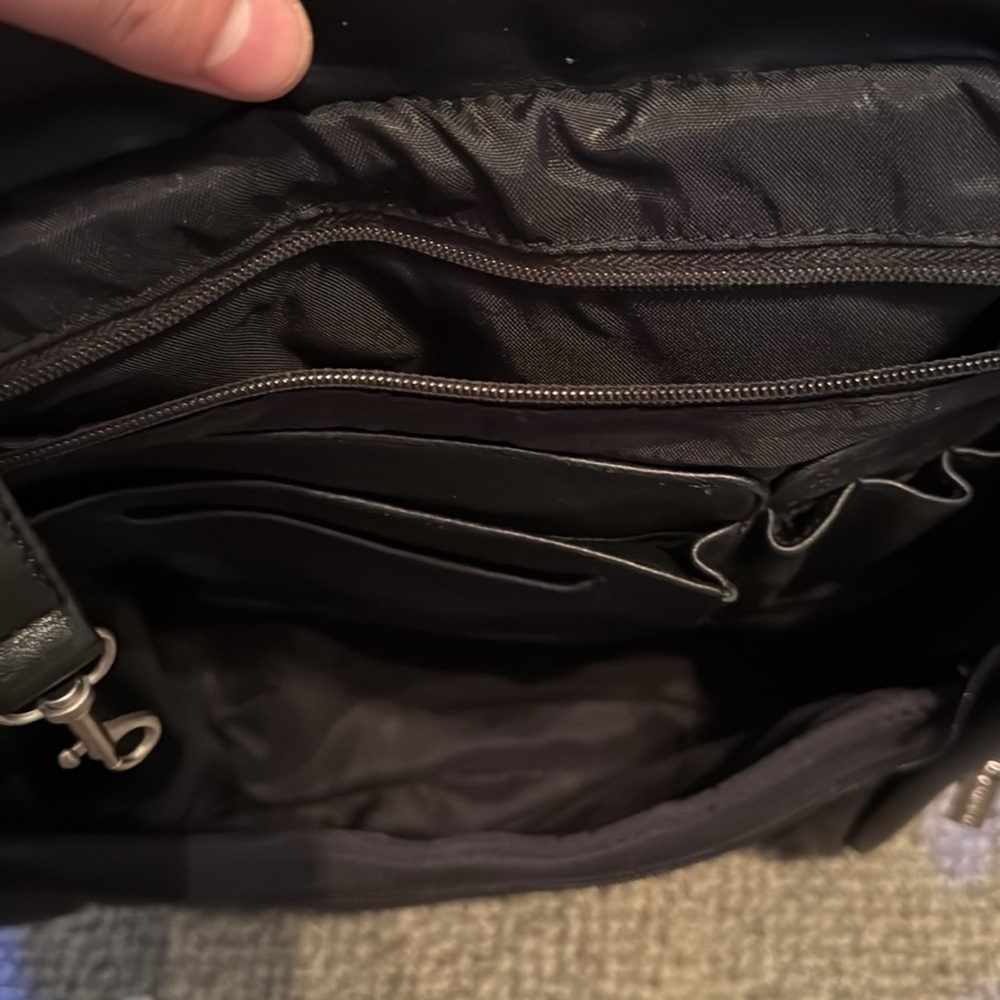 Vintage Kenneth Cole Black Leather Backpack with Silver Accents Unisex * - Picture 12 of 13
